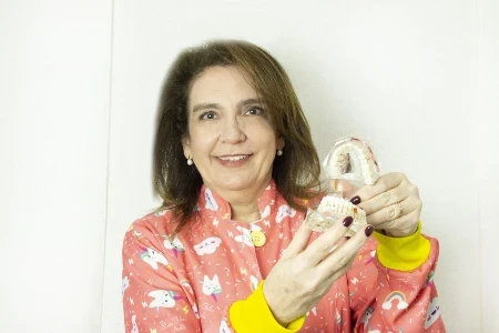 Dentista Dra. Paula Nóbrega Feltrim em Assis/SP